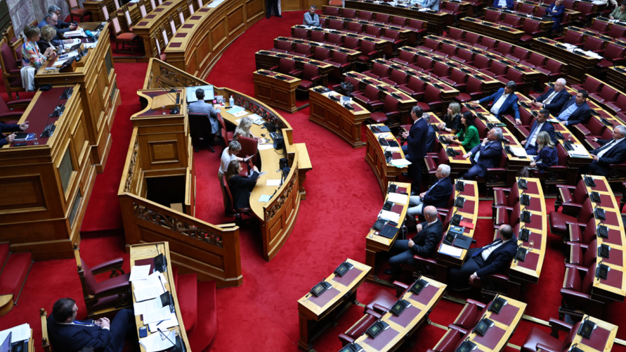 Βουλή: Κατά πλειοψηφία ψηφίσθηκε το νομοσχέδιο για τις ρυθμίσεις του νόμου Κατσέλη