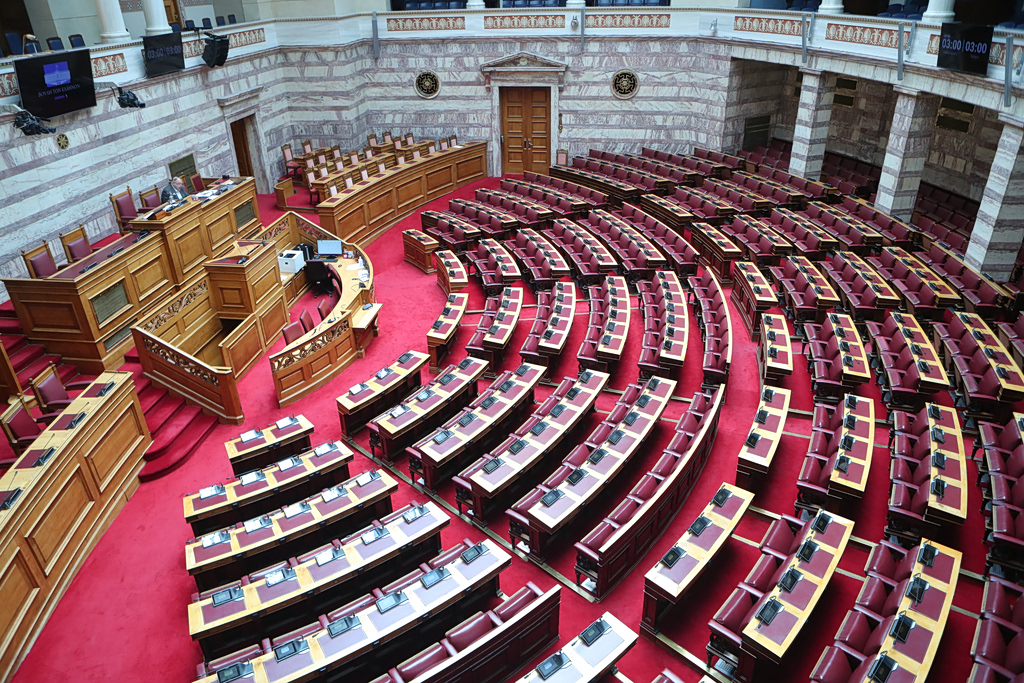 Βουλή: Στην Ολομέλεια το ν/σ για την Εφαρμογή του Συμφώνου για τη Μετανάστευση και το Άσυλο