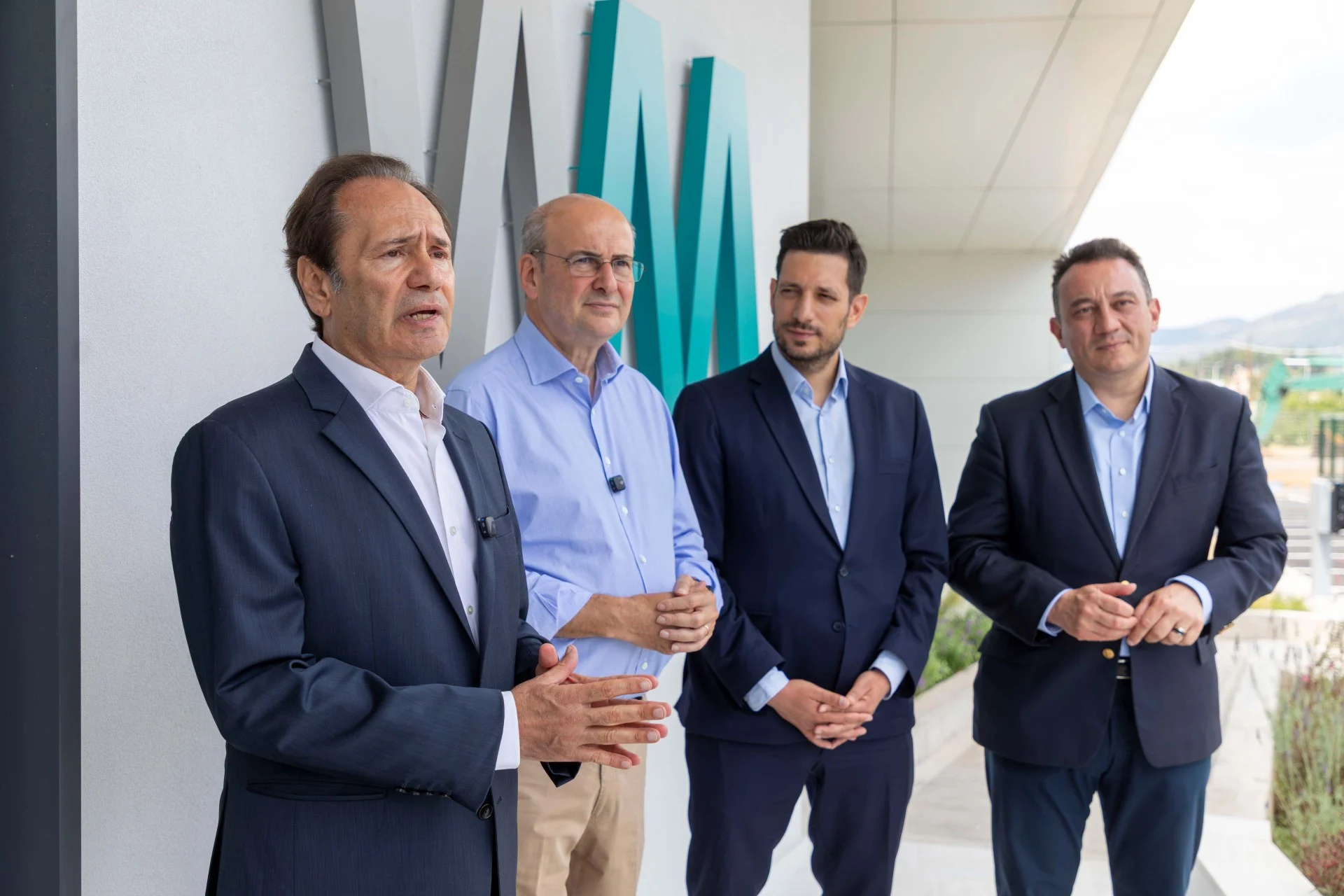 Χατζηδάκης και Κυρανάκης στις εγκαταστάσεις των DEMO, Win Medica και FARAN
