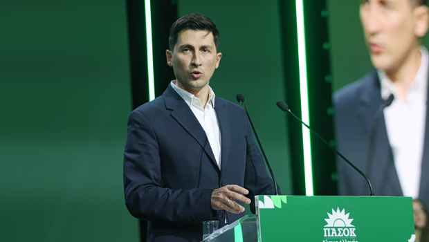 ΠΑΣΟΚ: Με φράσεις του Καραμανλή το σχόλιο για τον ανασχηματισμό