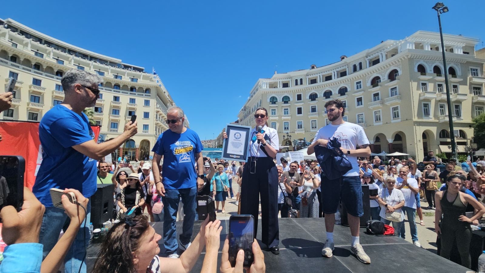 Στο ρεκόρ Γκίνες το…μακρύ ζειμπέκικο της Θεσσαλονίκης, υπό τους ήχους του Κ. Αργυρού