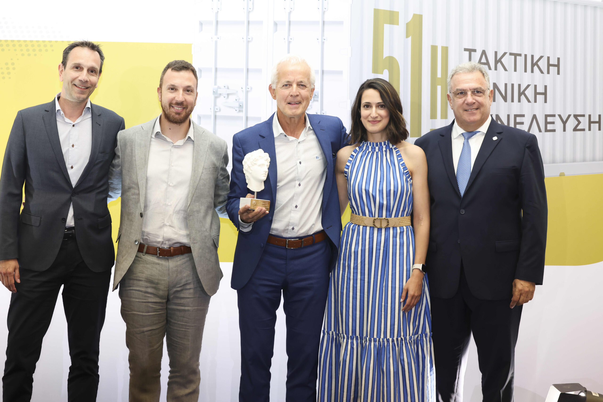 Το βραβείο «Χρυσός Αλέξανδρος» στον επικεφαλής της Κρι Κρι
