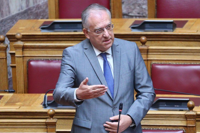 Με ρύθμιση πλαφόν στο επιτόκιο και στο κόστος δανείου