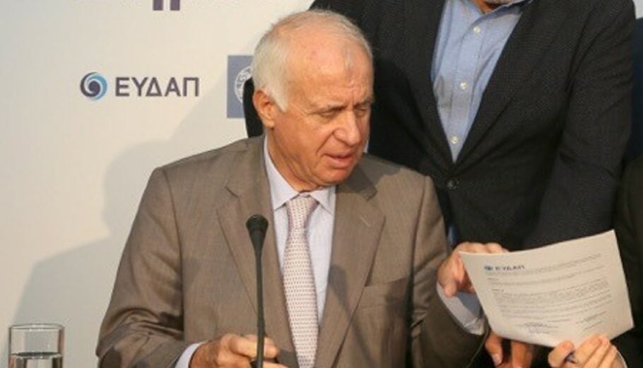 Ο εργολάβος που ετοιμάζεται να... μεγαλώσει μέσα στο καλοκαίρι