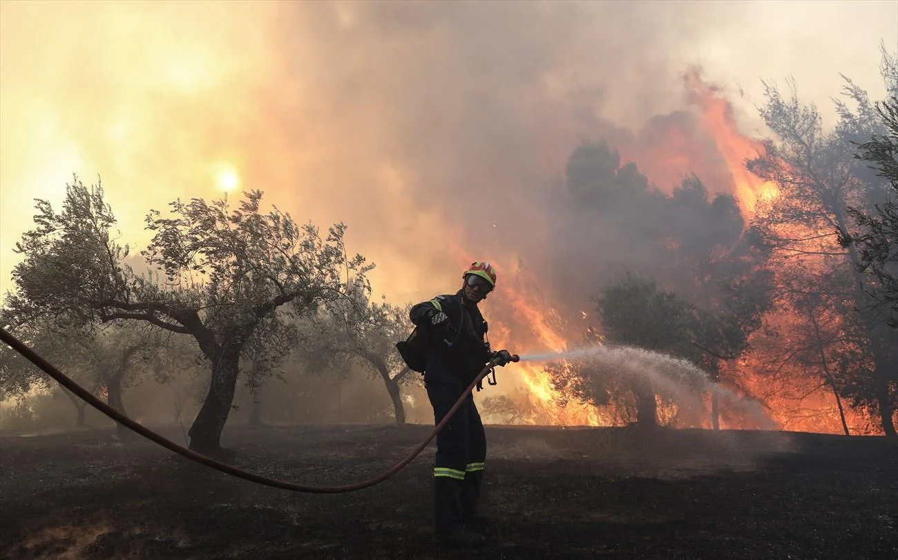 Φωτιά τώρα στο Σπαθοβούνι Κορινθίας