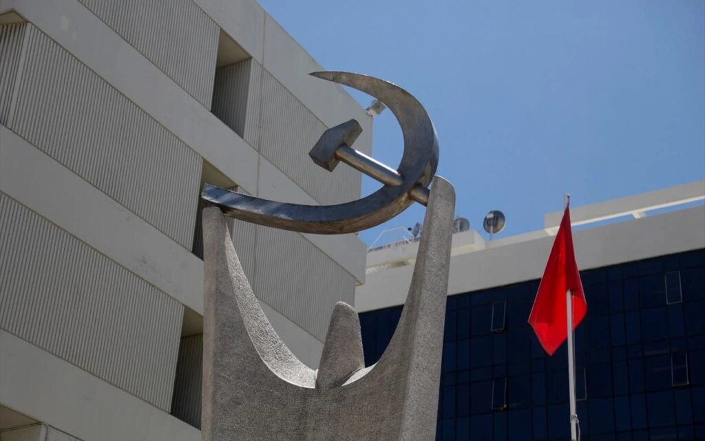 ΚΚΕ: Ο κ. Μητσοτάκης κουνάει το δάχτυλο για το τρελό φαγοπότι στον ΟΠΕΚΕΠΕ