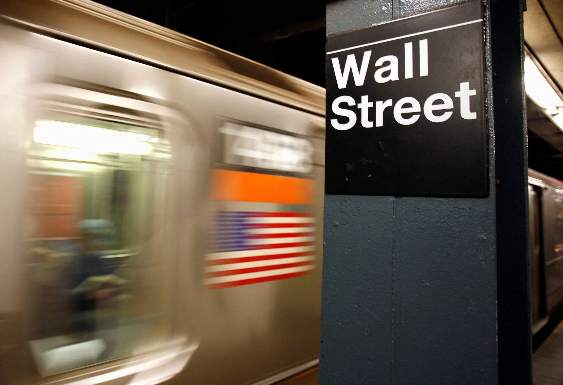 Μεικτές τάσεις στη Wall Street με το βλέμμα στη Μέση Ανατολή – Οριακά υψηλότερα ο S&P 500, πιέσεις στον Nasdaq