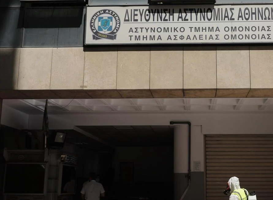 Υπόθεση ομαδικού βιασμού στο Α.Τ. Ομονοίας: Ένοχοι οι δύο αστυνομικοί παρά την εισαγγελική πρόταση