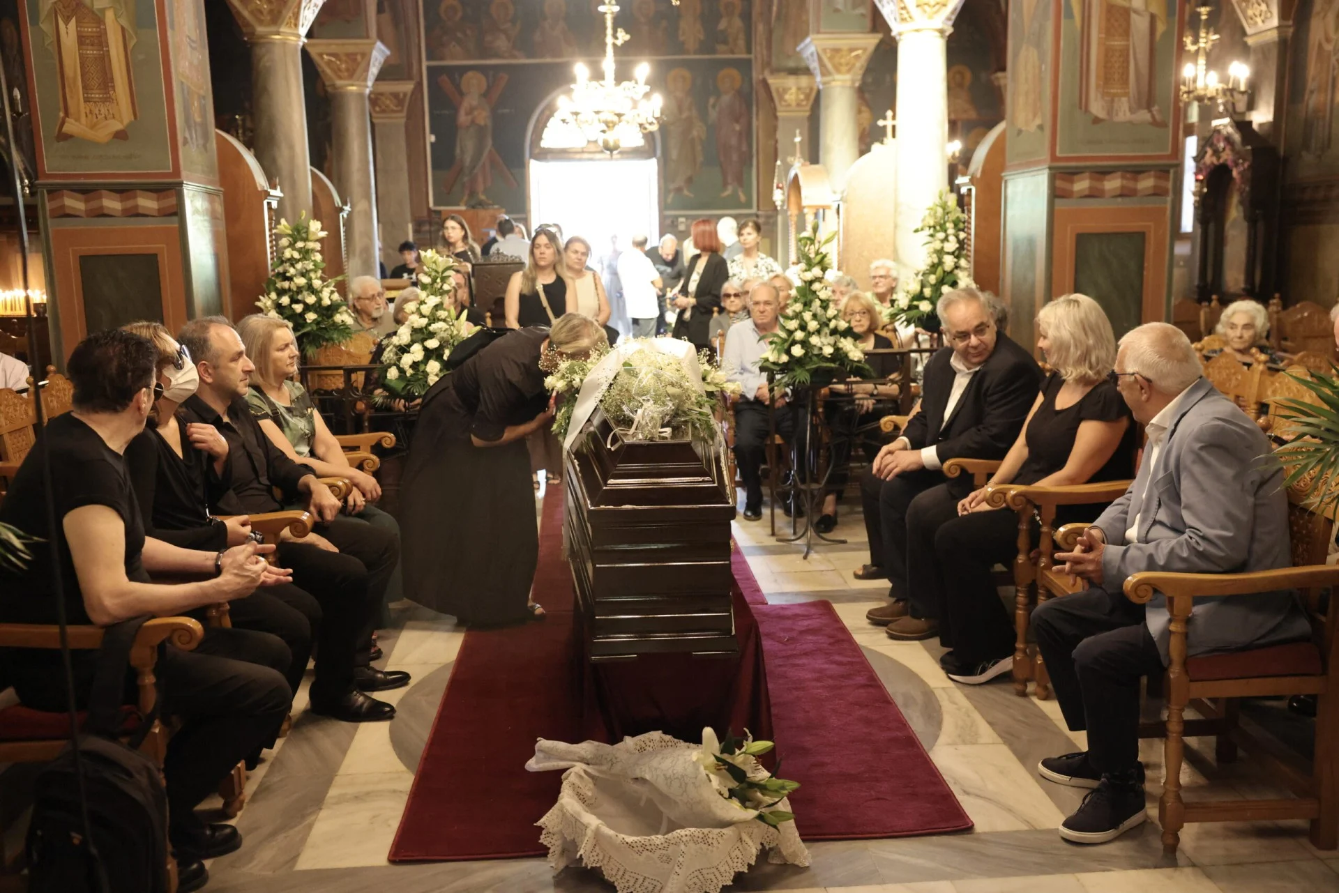 Το τελευταίο «αντίο» στη σπουδαία τραγουδίστρια