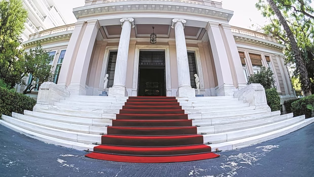 Κυβέρνηση: Πανηγυρίζει γιατί τέσσερις -και όχι 11- βουλευτές και πρώην υπουργοί αντιμετωπίζουν... «απλά πλημμελήματα» - Κανονικά υποψήφιοι στις εκλογές