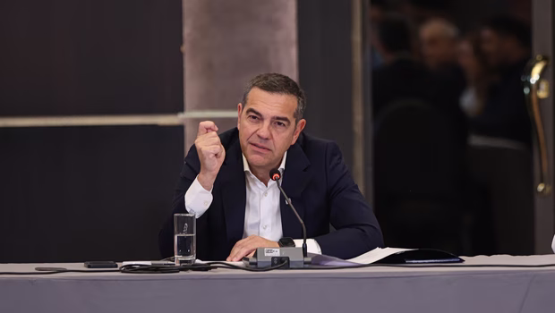 Τσίπρας: Αλλάζουμε τον τρόπο που κάνουμε πολιτική - Το backstage πριν τη συζήτηση με τα μέλη της ΕΛΑΣ