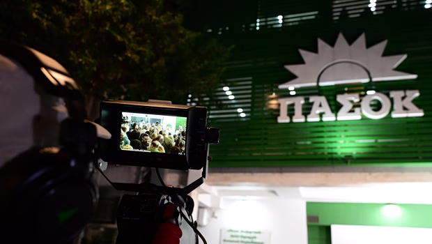 Νέα επίθεση του ΠΑΣΟΚ στην κυβέρνηση για το ζήτημα των Πανελλαδικών - Επαναφέρει το αίτημα παραίτησης της ηγεσίας του υπ. Παιδείας
