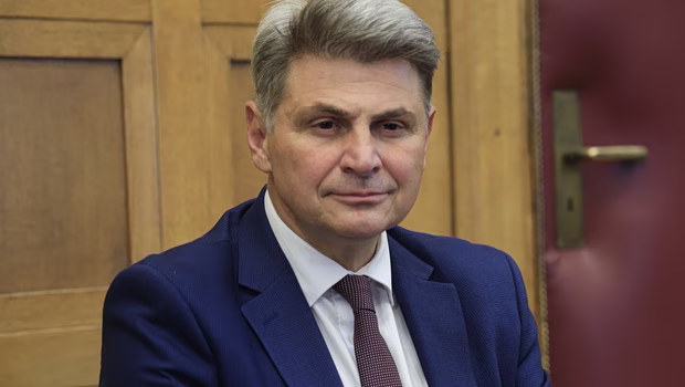 Νέα Αριστερά: Ζητά παραίτηση Φαραντούρη και ανάκληση της μετάθεσης της συζύγου του στη ΜΕΑ