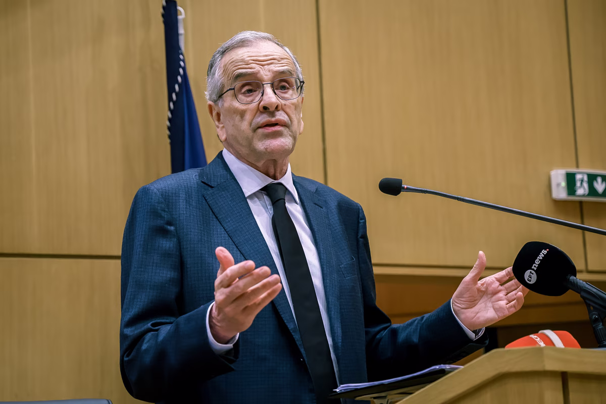 Με αιχμές κατά της κυβέρνησης η δήλωση Σαμαρά για την 24η Ιουλίου - «Η Δημοκρατία με υπονόμευση των θεσμών είναι ευνουχισμένη»
