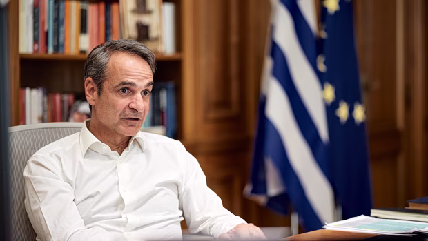 Μητσοτάκης: Αυτοέπαινοι για τις συλλήψεις για Marfin - Πανηγυρισμοί για τη μείωση 10 λεπτών στη βενζίνη