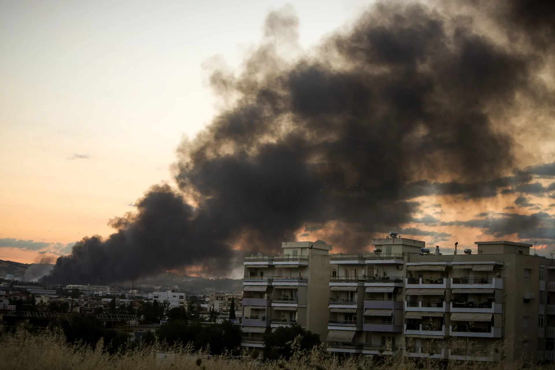 Φωτιά στο Ωραιόκαστρο: Στη Θεσσαλονίκη ο Κ. Κατσαφάδος, συσκέψεις για την καταγραφή των ζημιών
