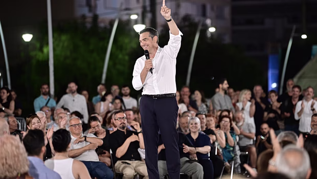 Η πληρωμένη απάντηση του Αλ. Τσίπρα στον Άδωνι και τα... λουλούδια