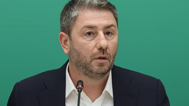 Το εκλογικό δίπολο του ΠΑΣΟΚ, η «σκιώδης» κυβέρνηση και η ΔΕΘ