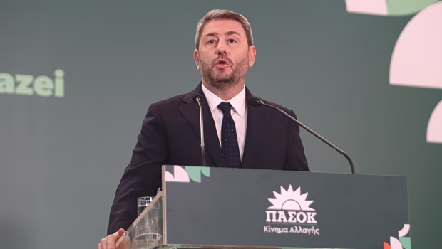 ΠΑΣΟΚ: Η «σπαζοκεφαλιά» των δημοσκοπήσεων, η τρίτη θέση και η στρατηγική απέναντι στον Τσίπρα
