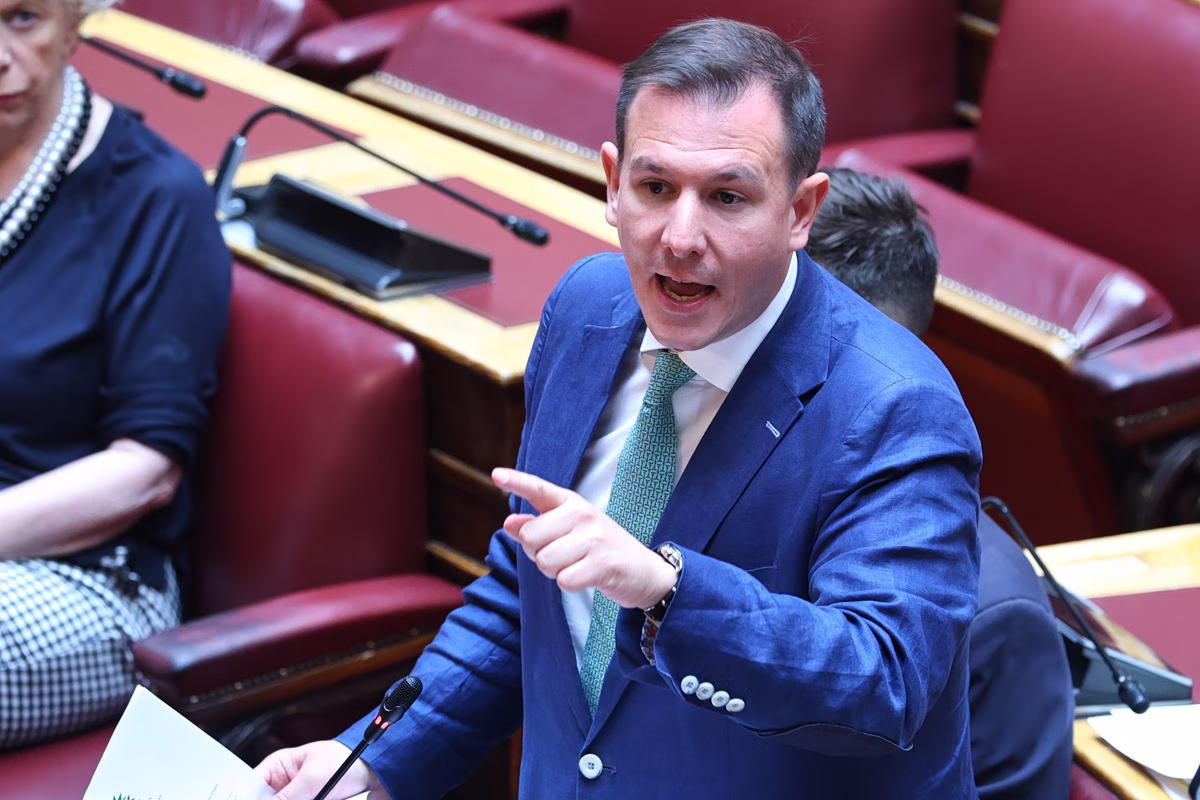Δουδωνής σε Γεωργιάδη: «Κατάντια η στοχοποίηση της Ευρωπαϊκής Εισαγγελίας – Μη πουλάτε νομικά βιβλία, θα κάνετε κακό στην επιστήμη»