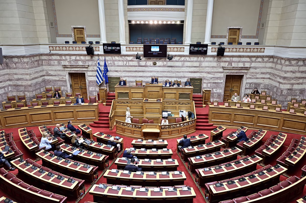 Συνταγματική Αναθεώρηση: Δείτε live τη συζήτηση στη Βουλή