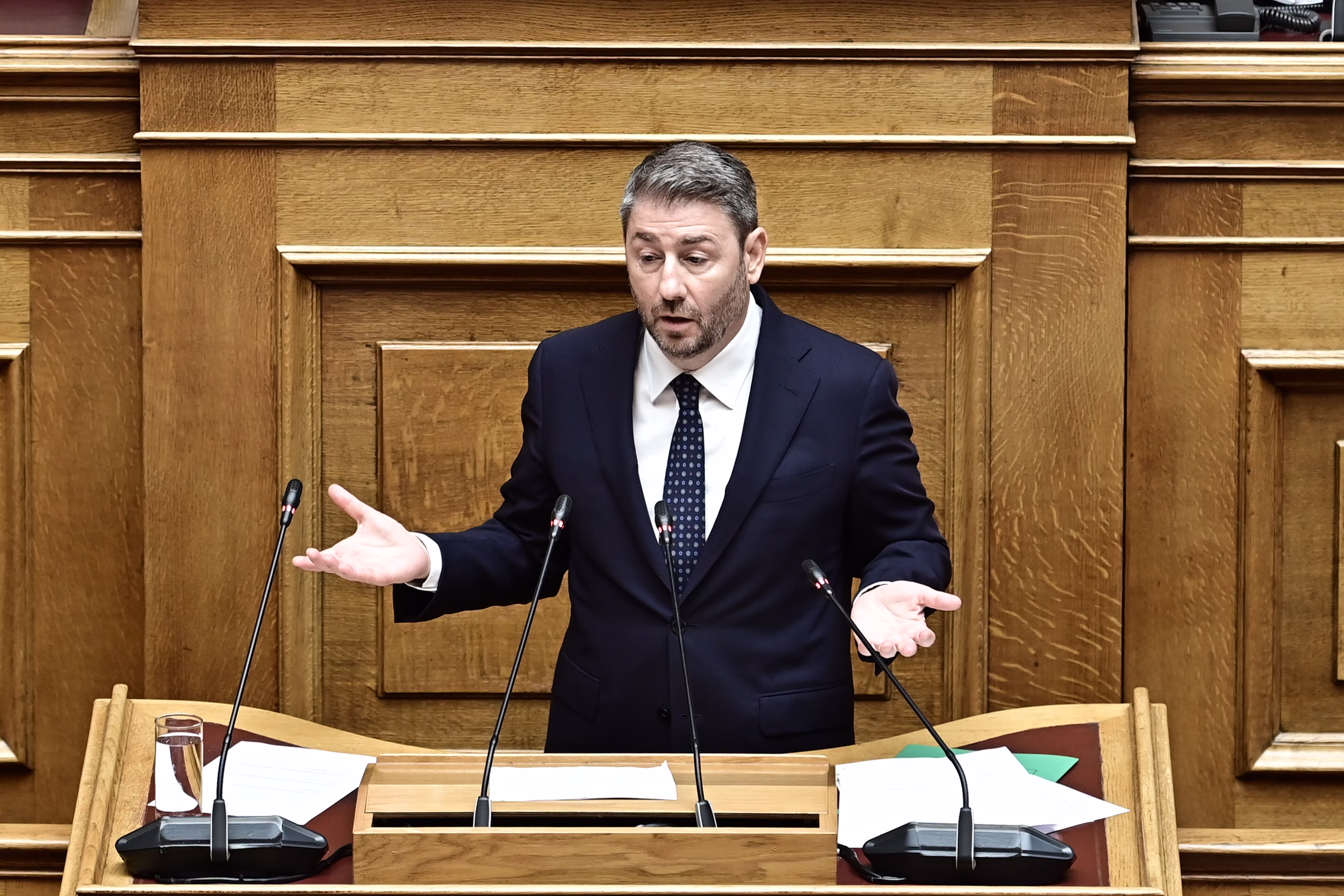 Επίθεση Ν. Ανδρουλάκη στον Κ. Μητσοτάκη: Από τις πολλές σκιές μας οδηγείτε στο απόλυτο σκοτάδι της διαφθοράς – «Πάμε σε νέο ΟΠΕΚΕΠΕ στην ανακύκλωση;»