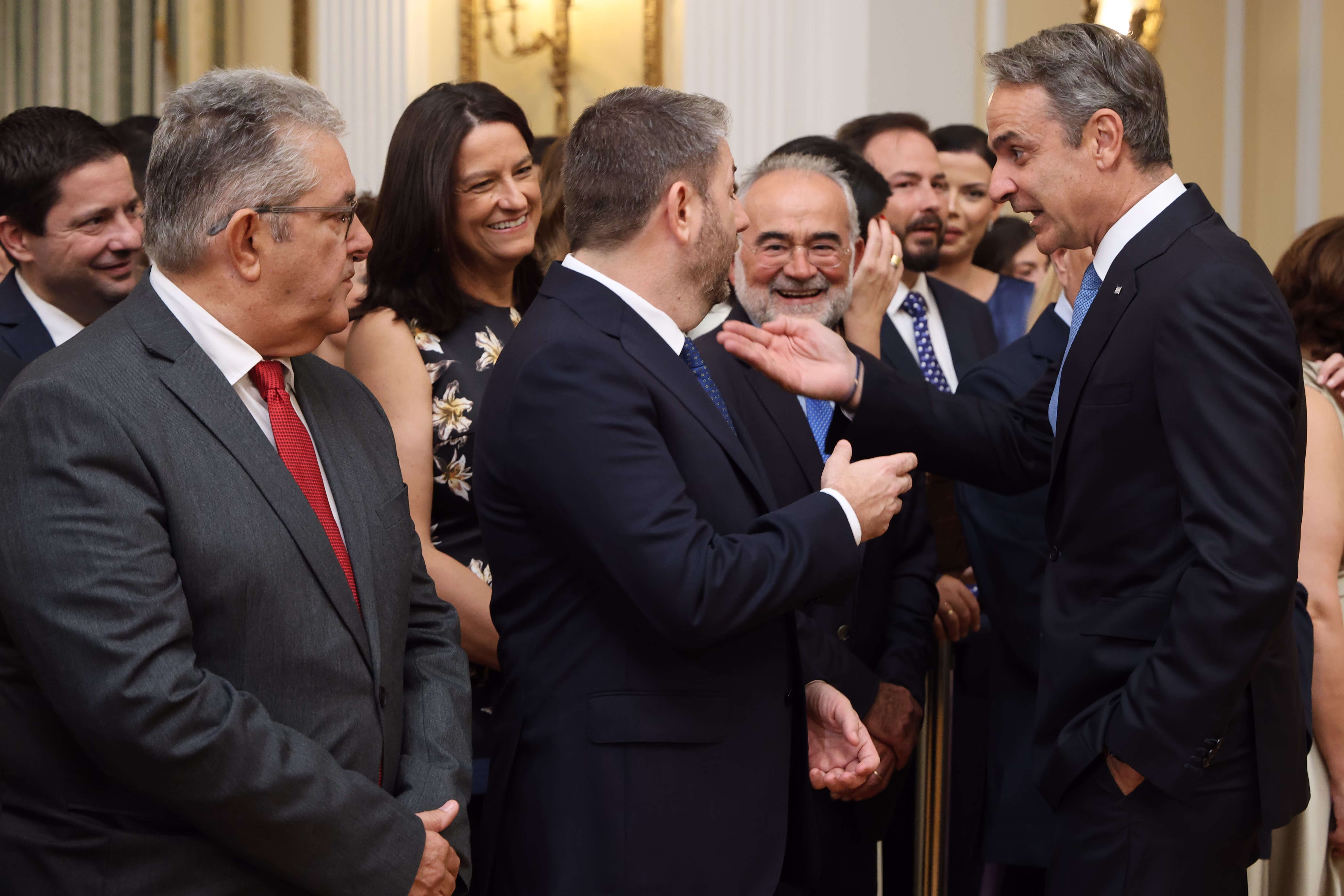 Δεξίωση για τα 52 χρόνια της Δημοκρατίας: Τα μηνύματα Τασούλα, οι παρουσίες και τα πηγαδάκια
