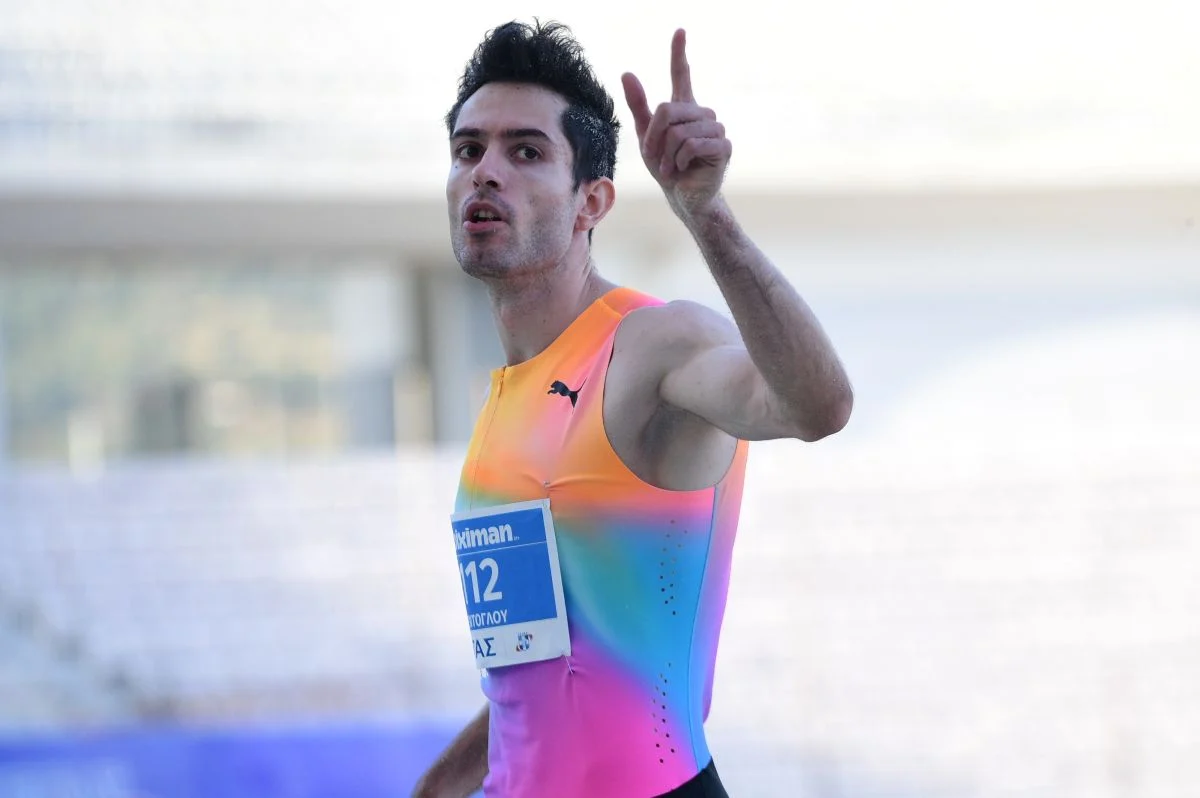 Τεράστιος Τεντόγλου, ισοφάρισε το πανελλήνιο ρεκόρ με 8,66μ.