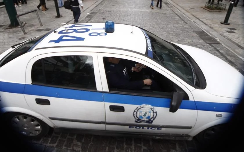 Χειροπέδες για ένοπλες ληστείες σε βάρος υπαλλήλων επιχειρήσεων