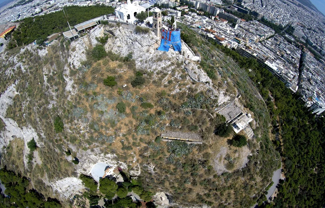 Κλείνουν για το κοινό οι λόφοι Λυκαβηττού και Φινόπουλου λόγω κινδύνου φωτιάς