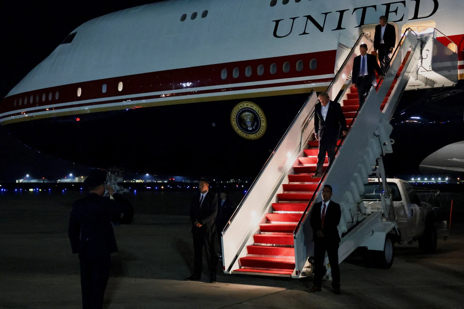 Έφτασε στην Τουρκία με το νέο Air Force One αλλά έφυγε με το παλιό – Πού οφείλεται η αλλαγή