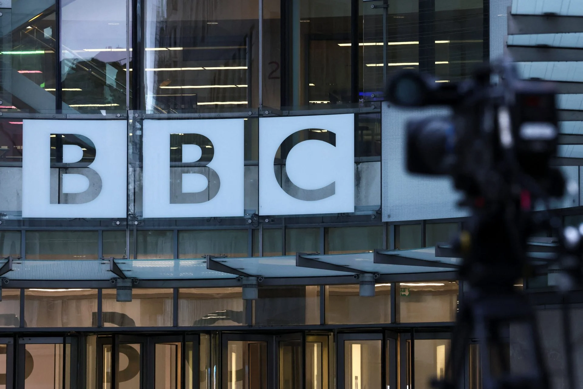 Το BBC προειδοποιεί ότι το τρέχον μοντέλο χρηματοδότησής του δεν είναι βιώσιμο