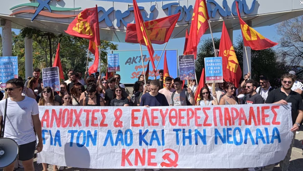 Κινητοποίηση της ΚΝΕ στον Άλιμο για ελεύθερη πρόσβαση στις παραλίες