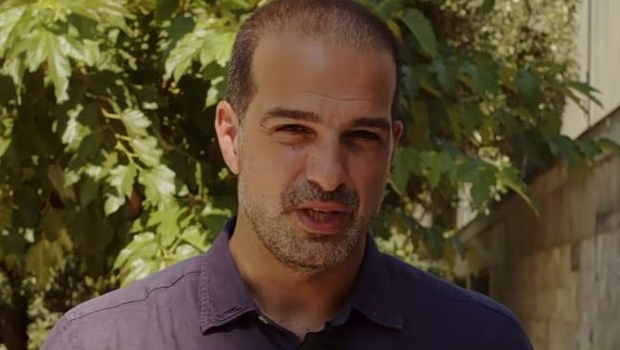Σακελλαρίδης για βία ανηλίκων: «Το ερώτημα δεν είναι ποιος κρατούσε το μαχαίρι, αλλά τι όπλισε το χέρι»