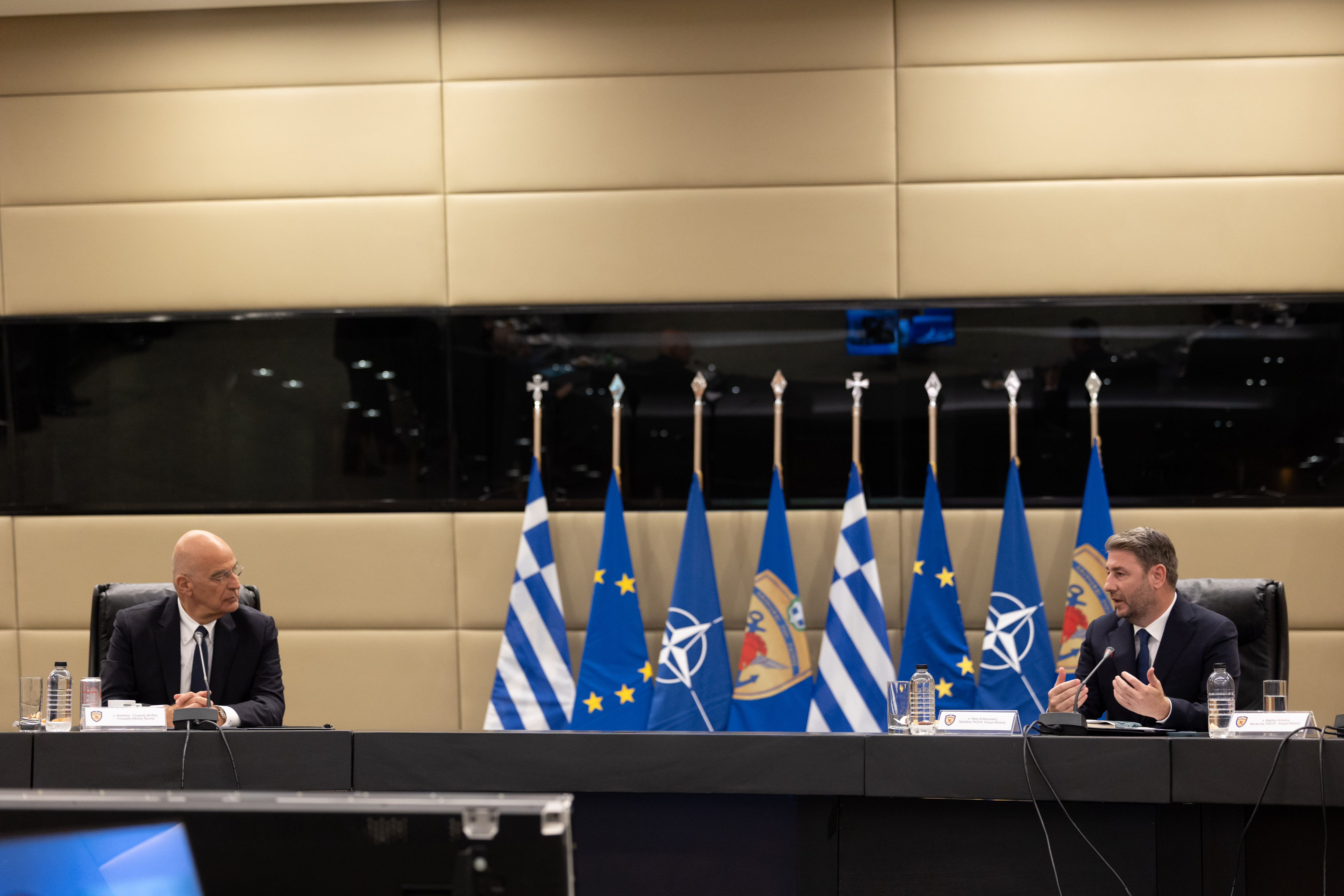 Ο Νίκος Ανδρουλάκης με τον υπουργό Άμυνας Νίκο Δένδια