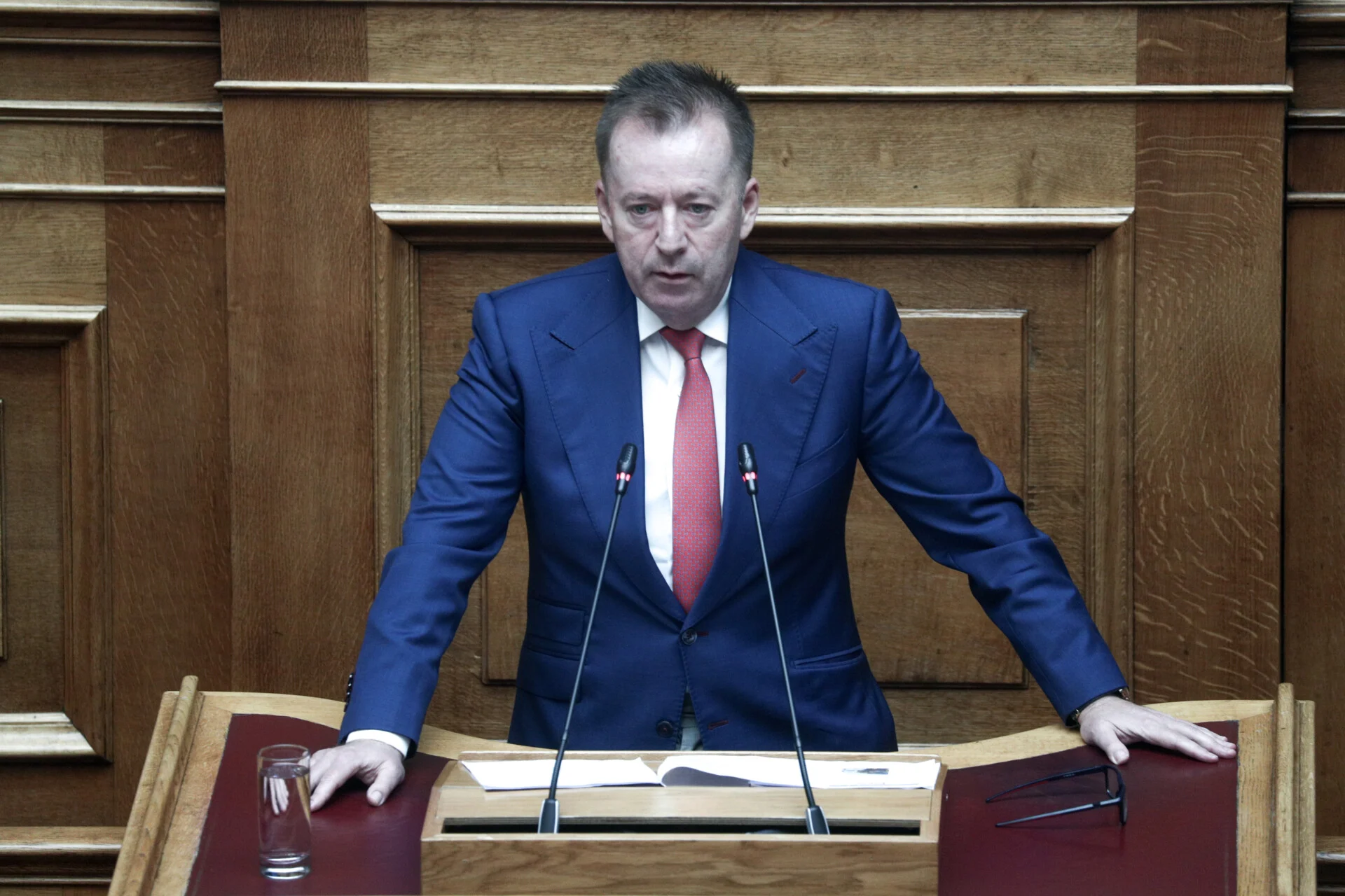 Βασίλης Κόκκαλης: Παραιτήθηκε από βουλευτής του ΣΥΡΙΖΑ
