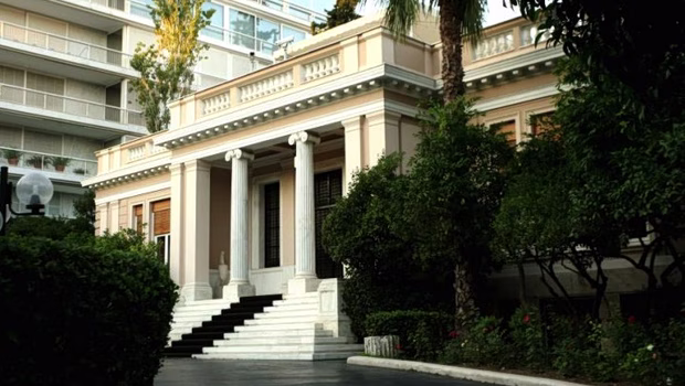Μαθήματα Συντάγματος από τον παραβάτη