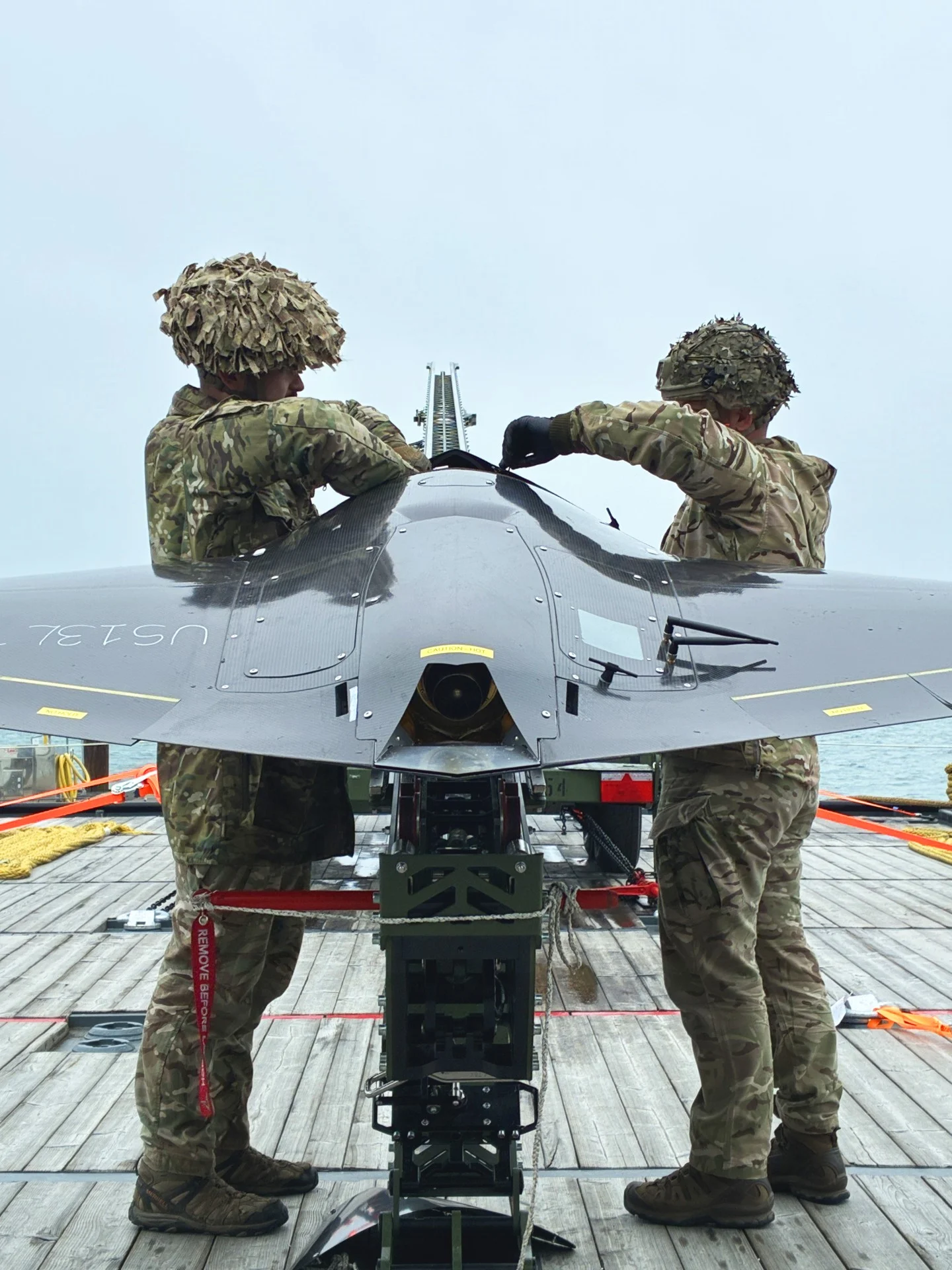 Εκτόξευσε για πρώτη φορά επιθετικό drone αυτοκτονίας από πολεμικό πλοίο (φωτογραφίες & βίντεο)