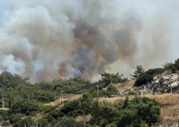 Φωτιά τώρα στις Αμμούδες Ρόδου