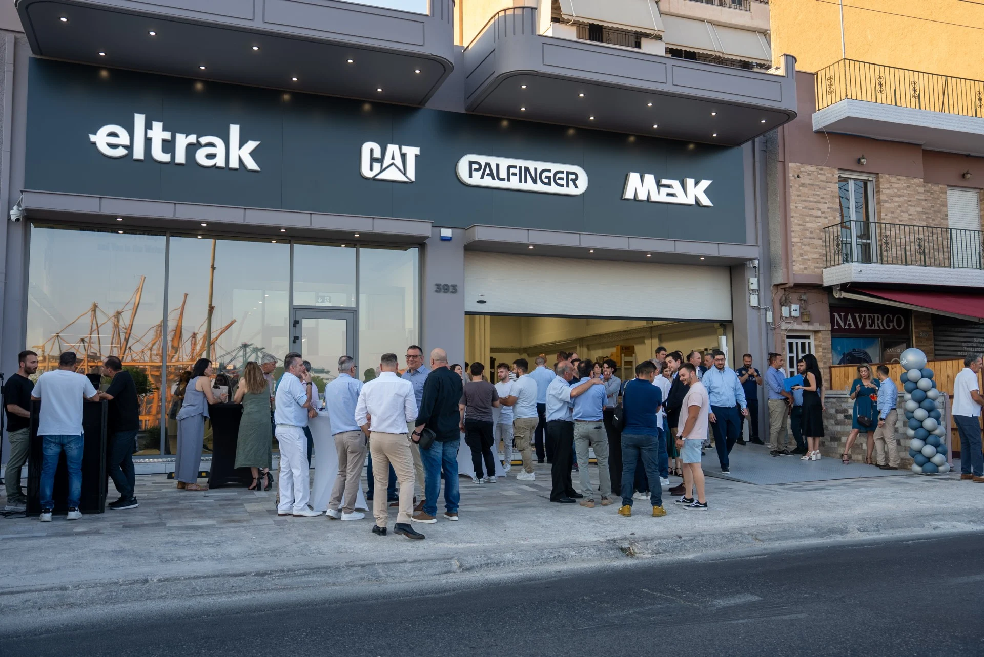 Στην καρδιά της ναυτοσύνης στο Πέραμα το νέο σύγχρονο κατάστημα του Ομίλου