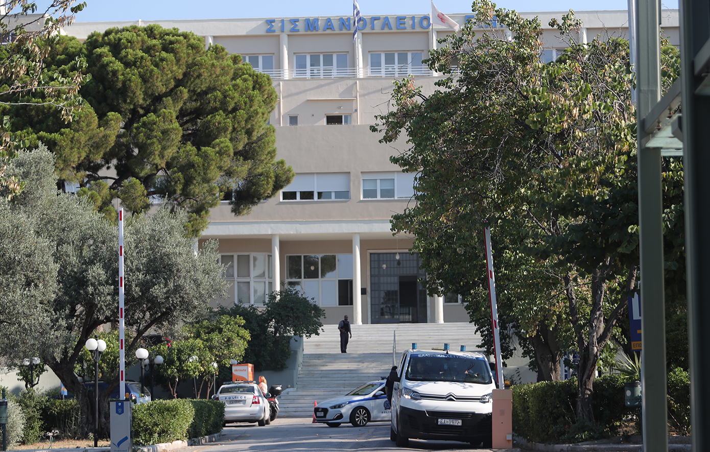 Προσήχθη στην Πυροσβεστική και εξετάζεται 74χρονος ασθενής για την πυρκαγιά στο Σισμανόγλειο – Φέρεται να έβαλε τη φωτιά με τσιγάρο
