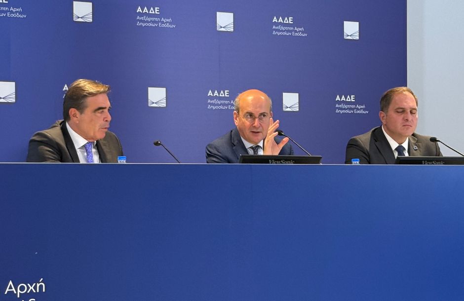Μονιμοποιούνται τα μπόνους στα μοναδιαία πριμ, λύσεις σε όλα τα επίμονα και νέα πίστωση ως τον Οκτώβριο