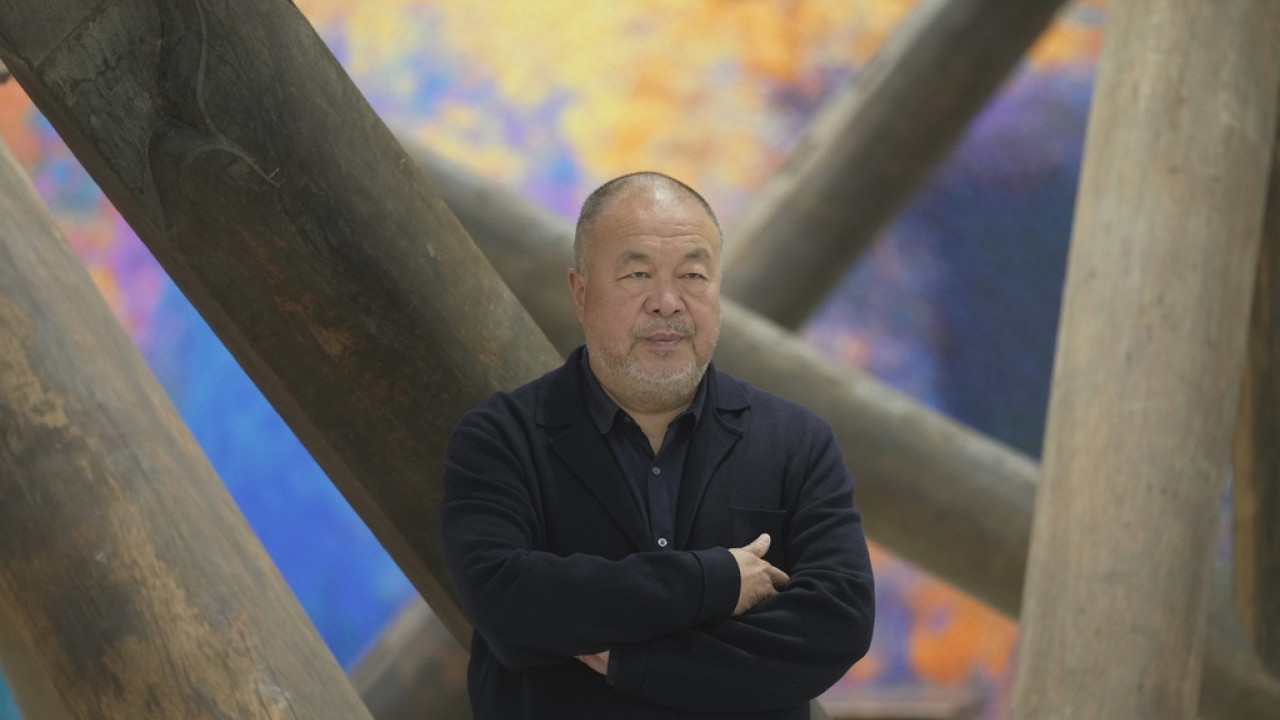 Ai Weiwei: Ξαναζεί την κράτησή του σε μια performance 24 ωρών