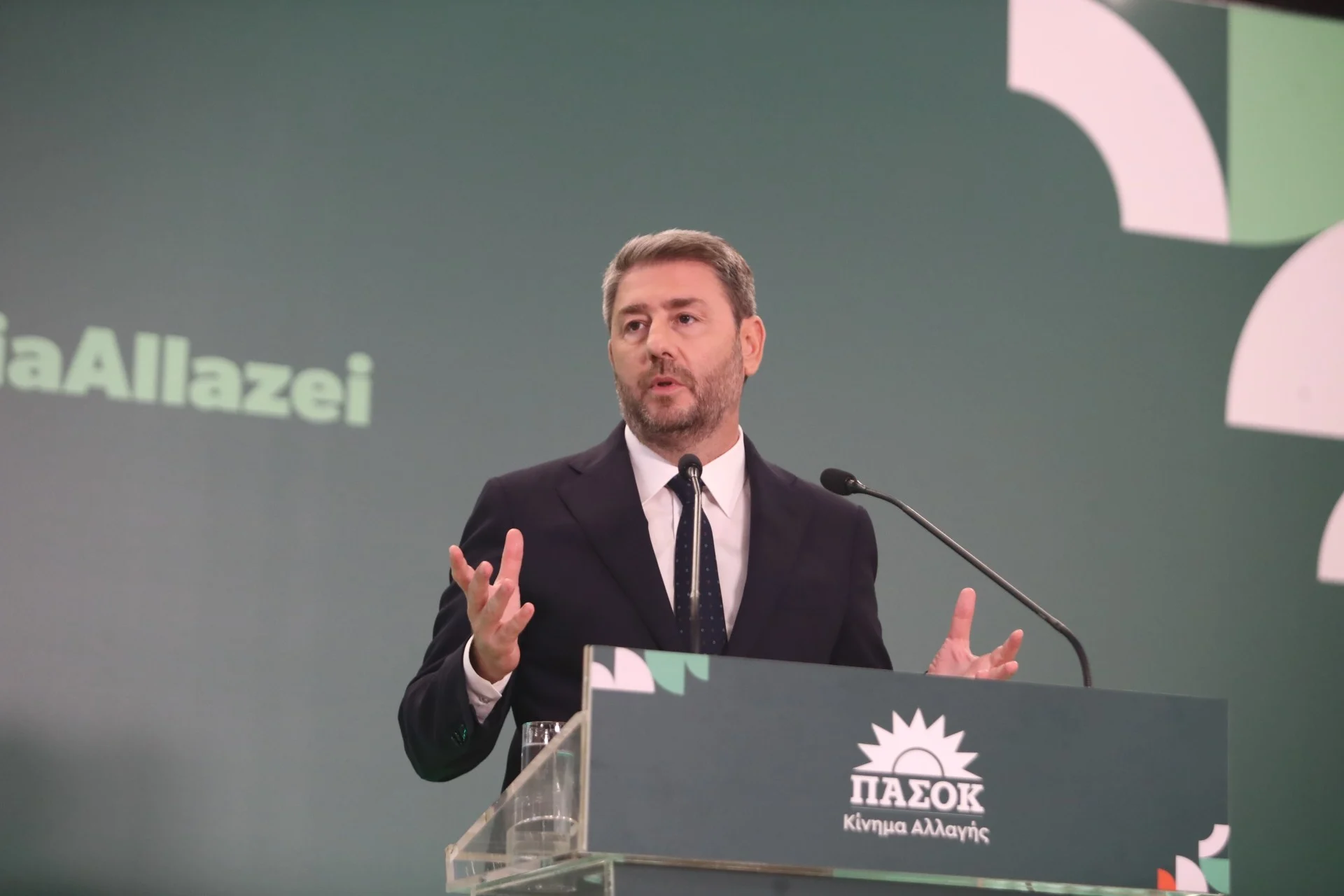 Ο Πρωθυπουργός επιδιώκει ένα Σύνταγμα, που να αφήνει όσο το δυνατόν πιο ανεξέλεγκτη την εκτελεστική εξουσία