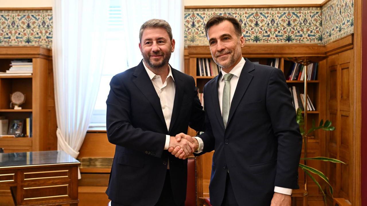 Στο ΠΑΣΟΚ και επίσημα ο Χουρδάκης - Ανδρουλάκης: «Ενώνουμε τις δυνάμεις μας για την πολιτική αλλαγή»