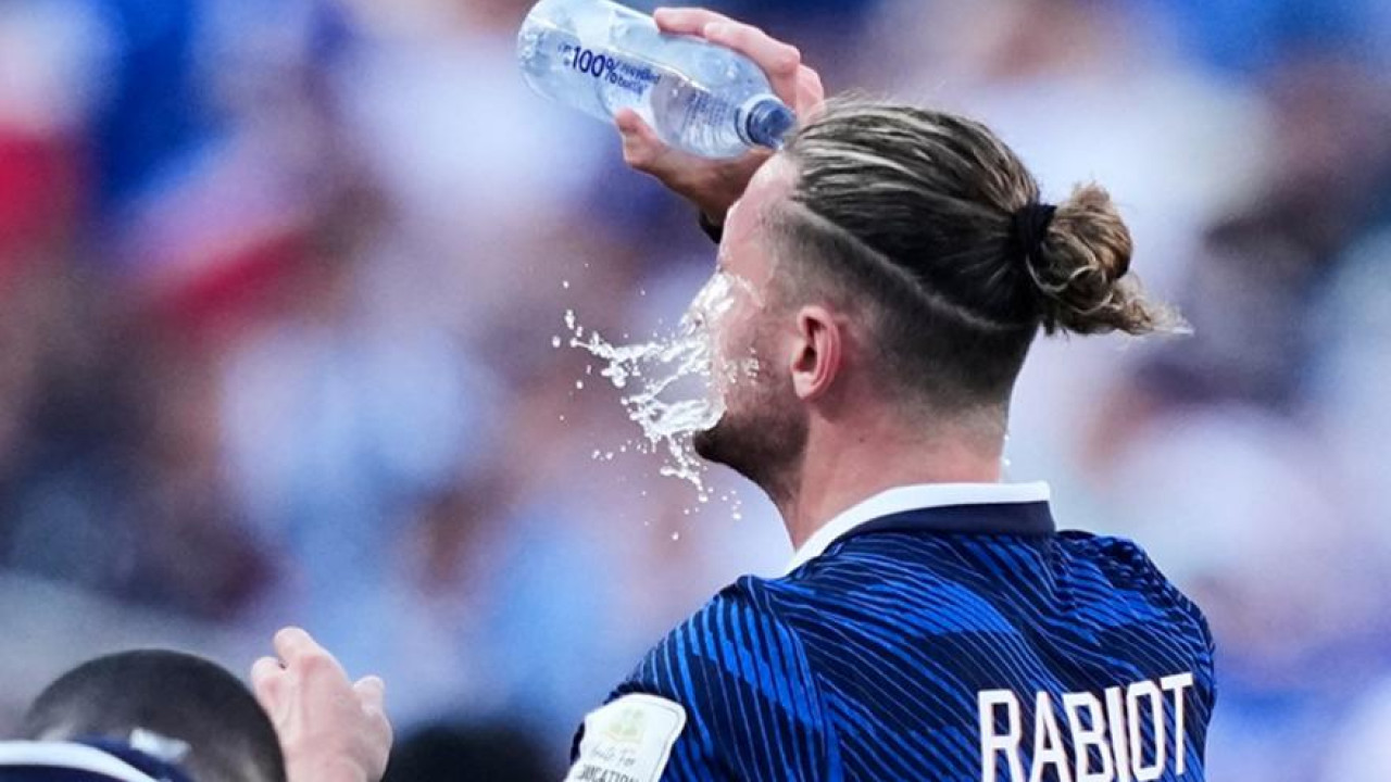 Δεν...άρεσαν σε όλους: Η FIFA επανεξετάζει τα hydration breaks στο Μουντιάλ
