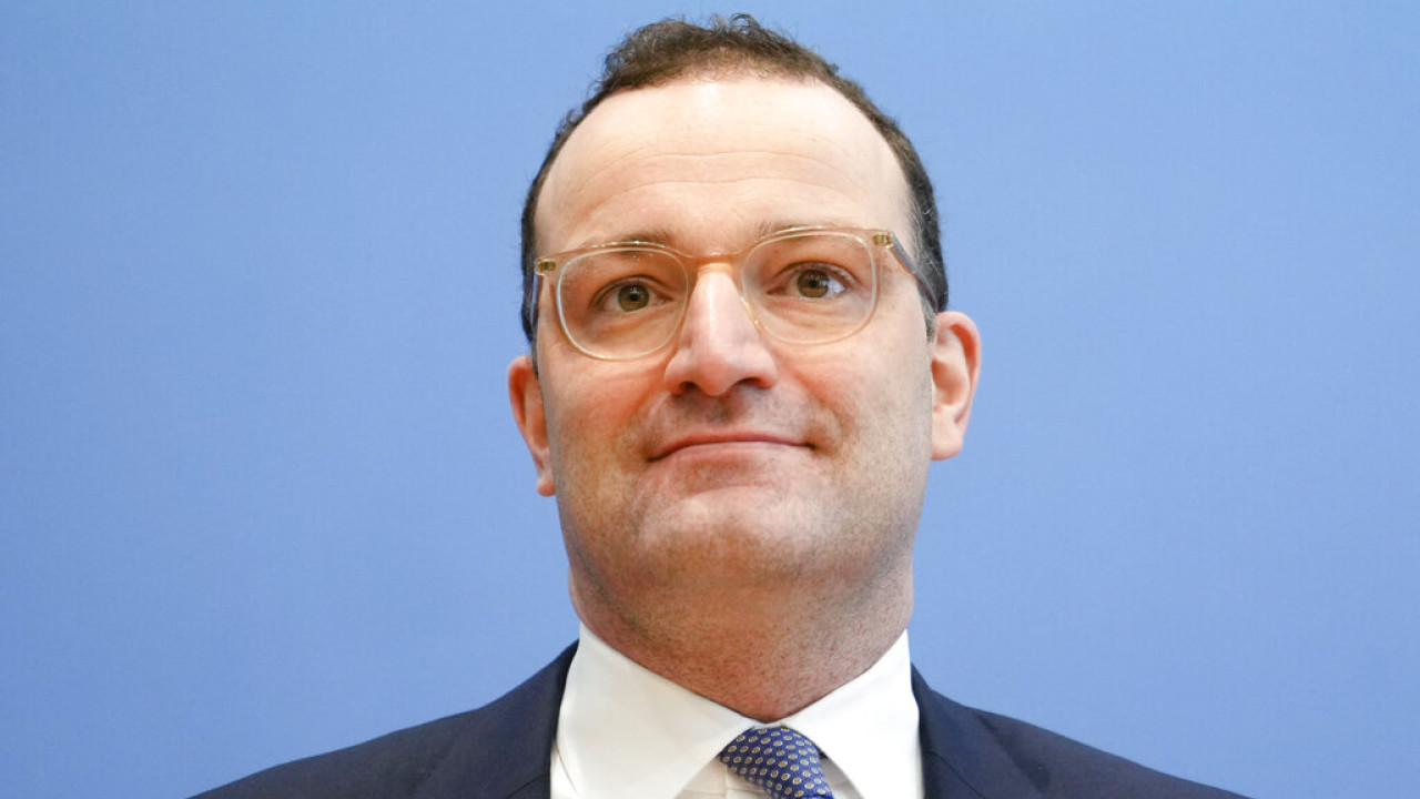 Γερμανία: Παραιτήθηκε ο Γενς Σπαν μετά τον σάλο για την παρένθετη μητρότητα