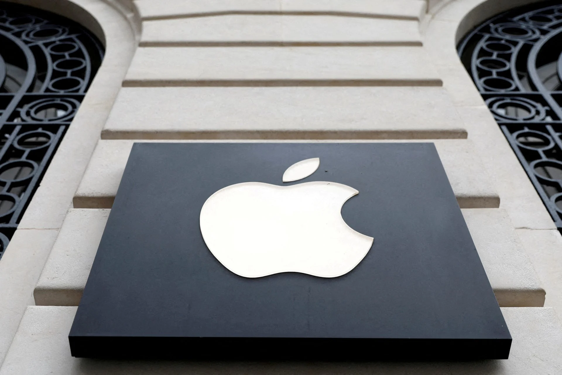 Η Ρωσία προειδοποιεί την Apple με πρόστιμο 52 εκατ. δολαρίων λόγω «μεροληπτικών πρακτικών»