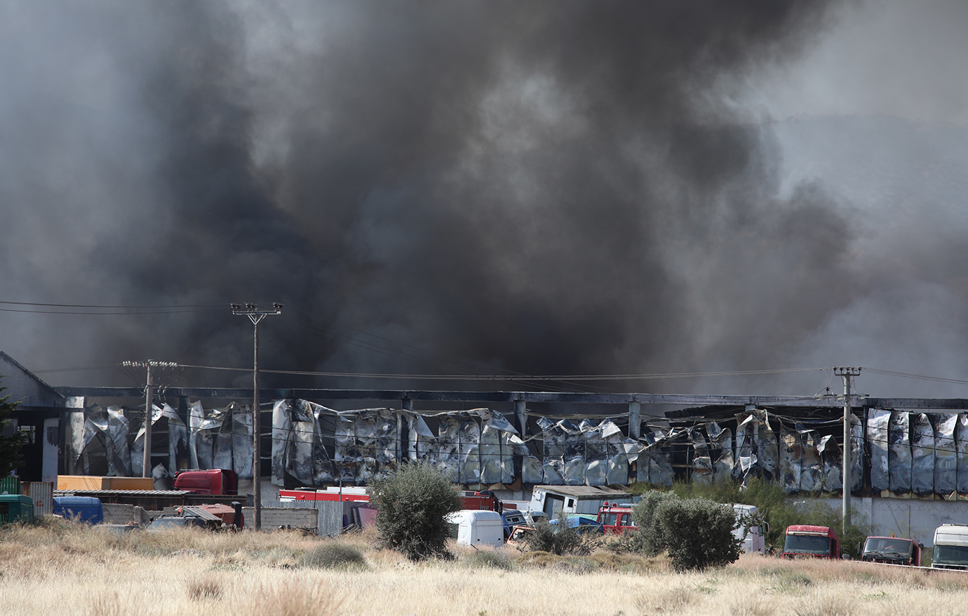 Δύο συλλήψεις για την φωτιά και την έκρηξη σε επιχείρηση στον Ασπρόπυργο – News.gr