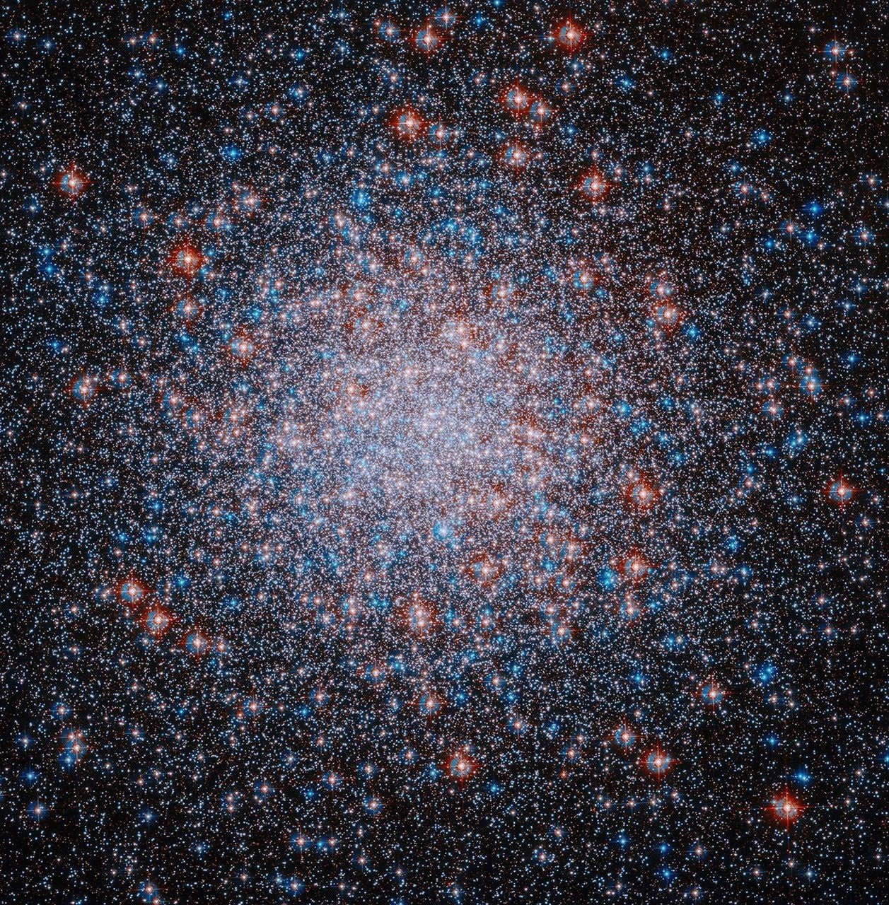 Το Hubble εισέβαλε σε μια φωλιά 500 χιλιάδων αρχαίων άστρων στο γαλαξία μας